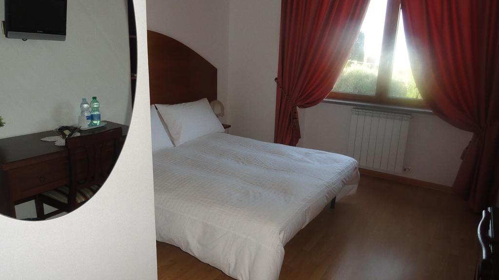 Bed And Breakfast La Corte Degli Ulivi Civitavecchia Zimmer foto