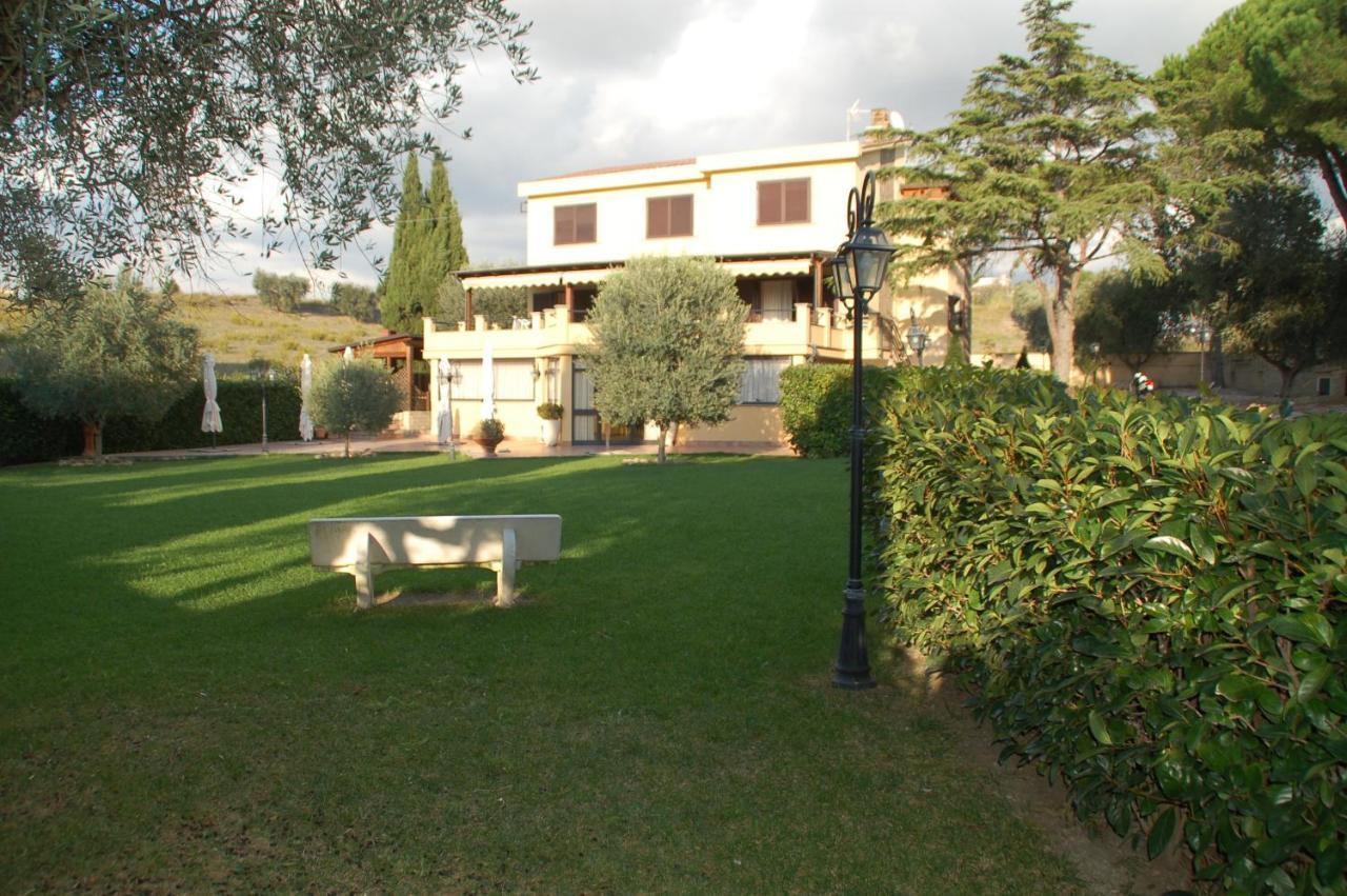 Bed And Breakfast La Corte Degli Ulivi Civitavecchia Exterior foto